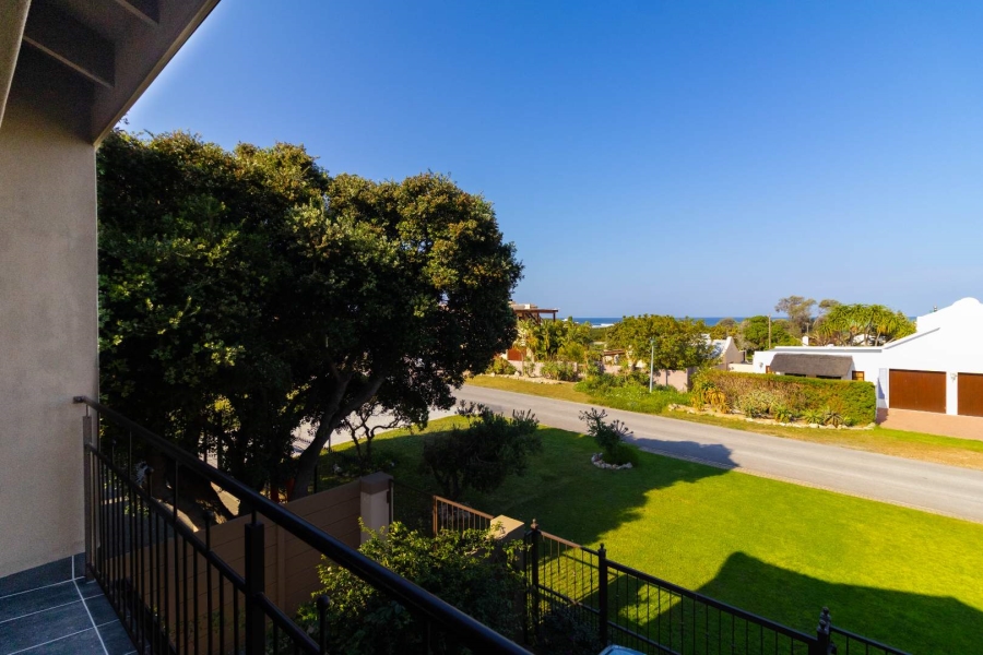 6 Bedroom Property for Sale in Sandbaai Western Cape